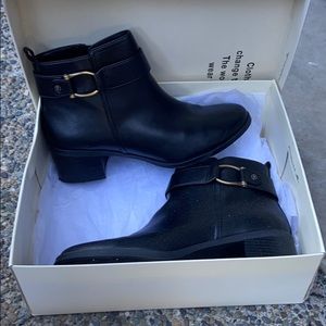 Women’s Black ankle booties (size 8M)